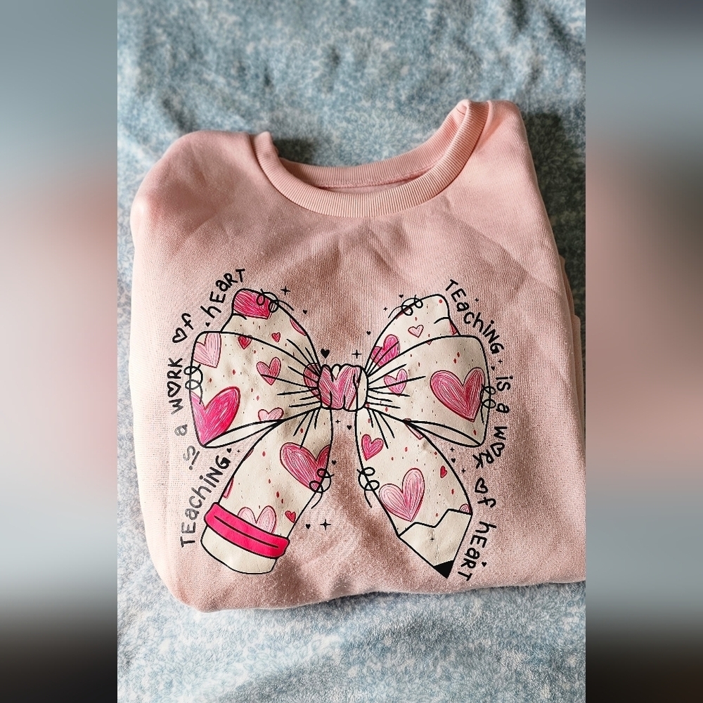 SHEIN Pink Heart and Bow Graphic Sweatshirt